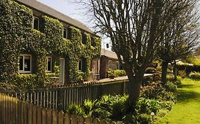 The Poplars Rooms & Cottages